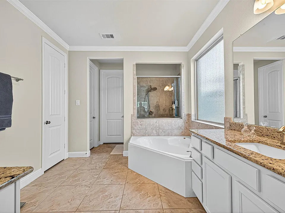 2918 Golden Honey Ln