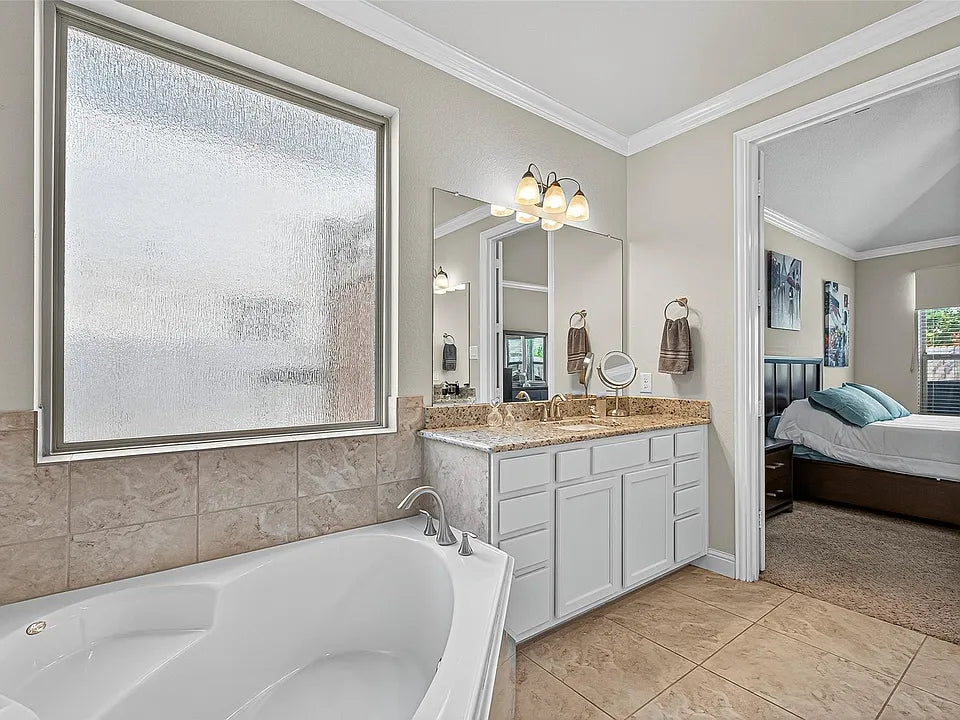 2918 Golden Honey Ln