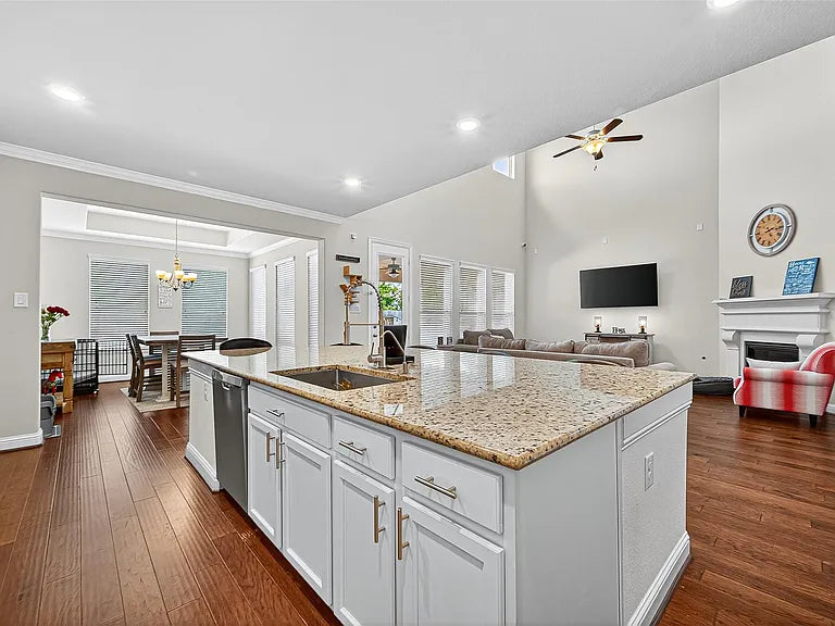 2918 Golden Honey Ln