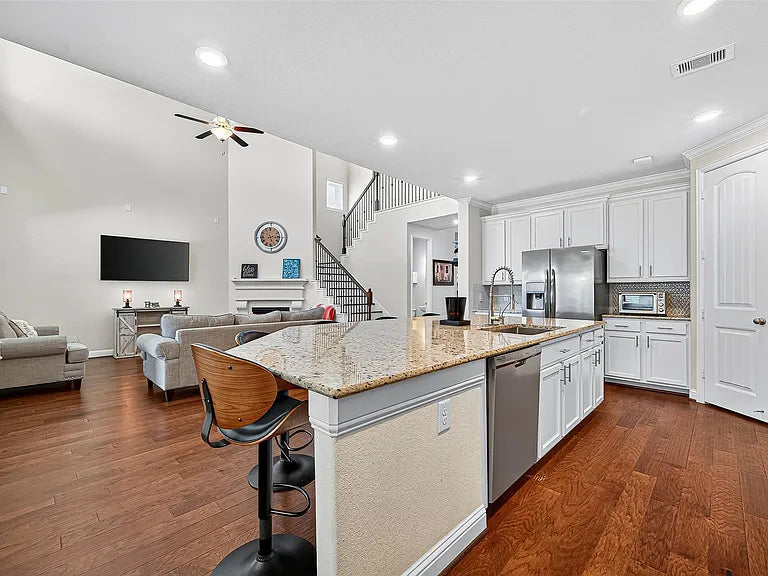 2918 Golden Honey Ln