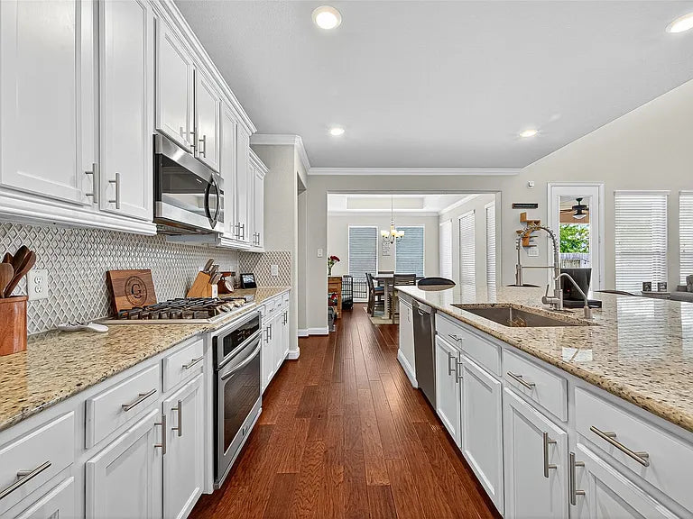 2918 Golden Honey Ln