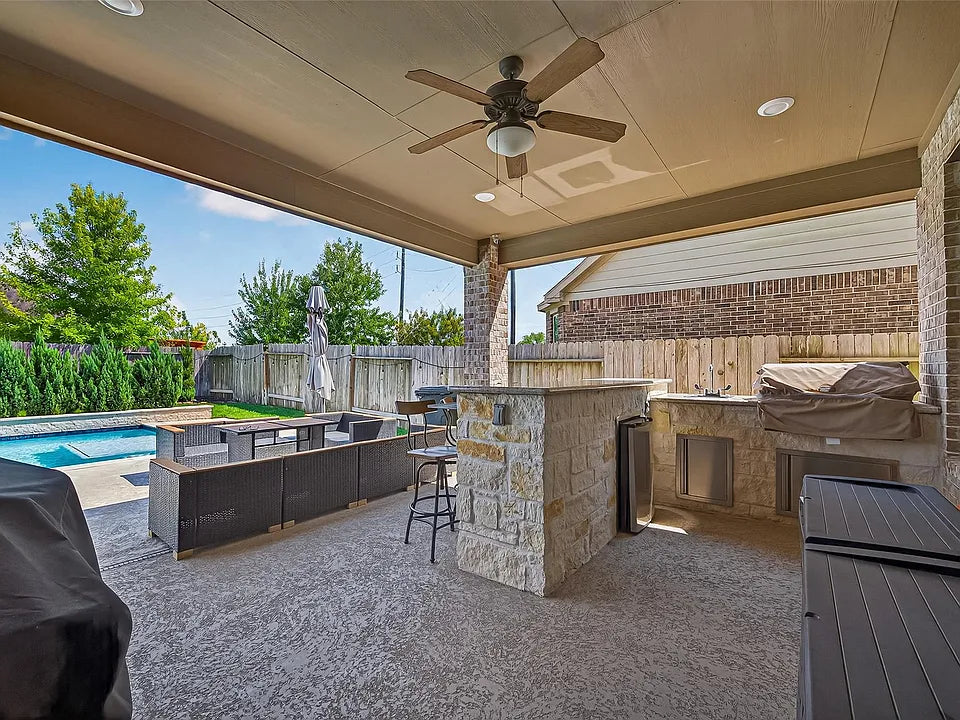 2918 Golden Honey Ln